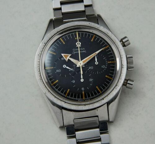 The antique Omega Speedmaster has been equipped with the accurate Cal.321.